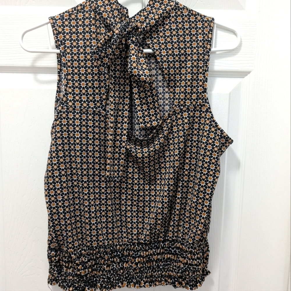 Suzy Shier Black and Tan Sleeveless Tie-Neck Camisole